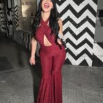 Mariana Ávila Instagram - Te amo Selena, el traje que toda mi vida había querido lucir❤️✨ (puse hasta la curita en el dedo) Buenos Aires, Argentina