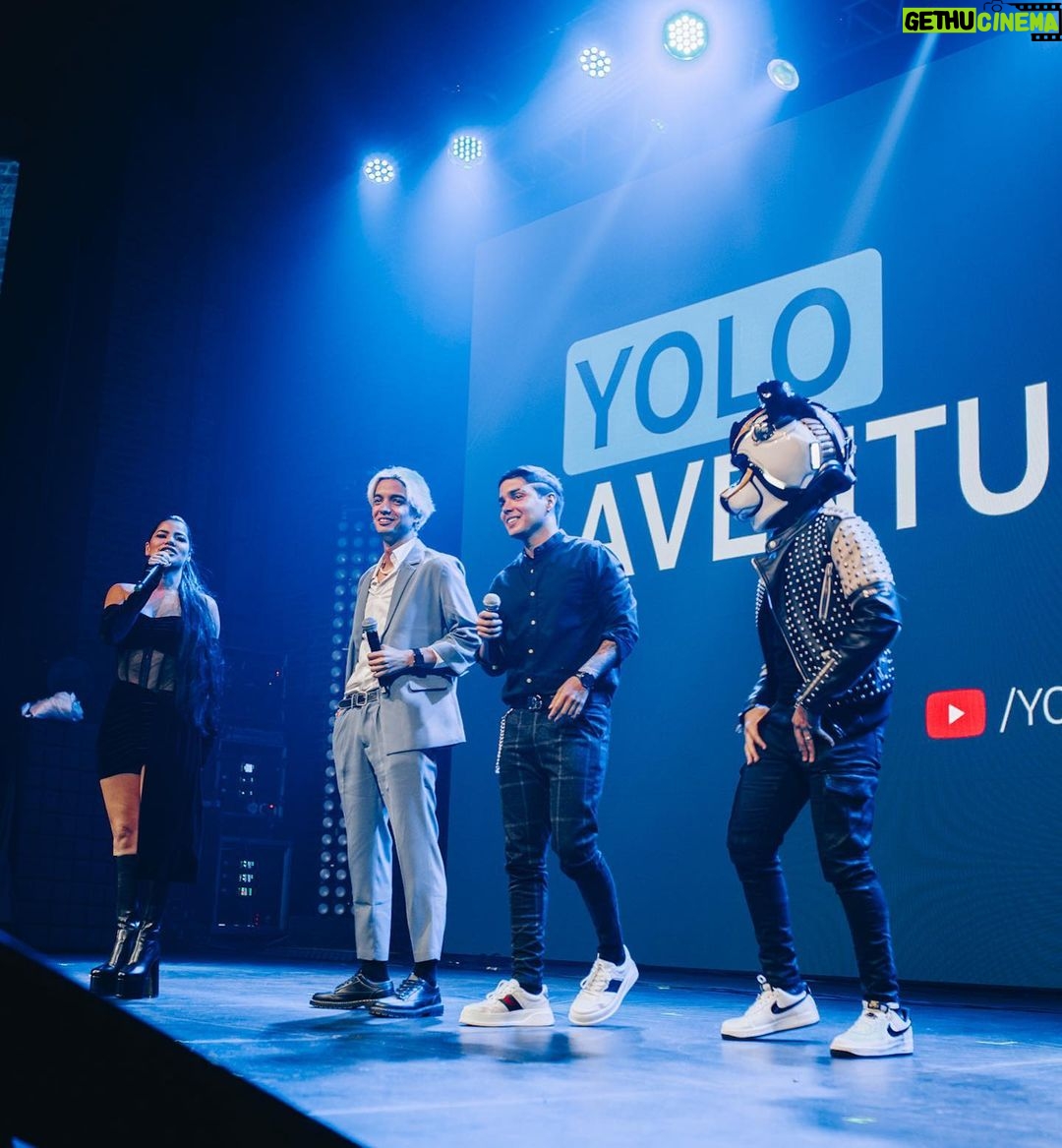 Mariana Ávila Instagram - Somos los greyes de YouTube ya tú lo sabes! 💁🏻♀️😍 #brandcast de YouTube donde nos invitaron a contar nuestra historia como caso de éxito internacional 😱 juntos somos increíbles, los amo chicos @medicenyolo @nandoweee @pandaaventurero pero no se lo crean mucho 🙄✨✨✨✨