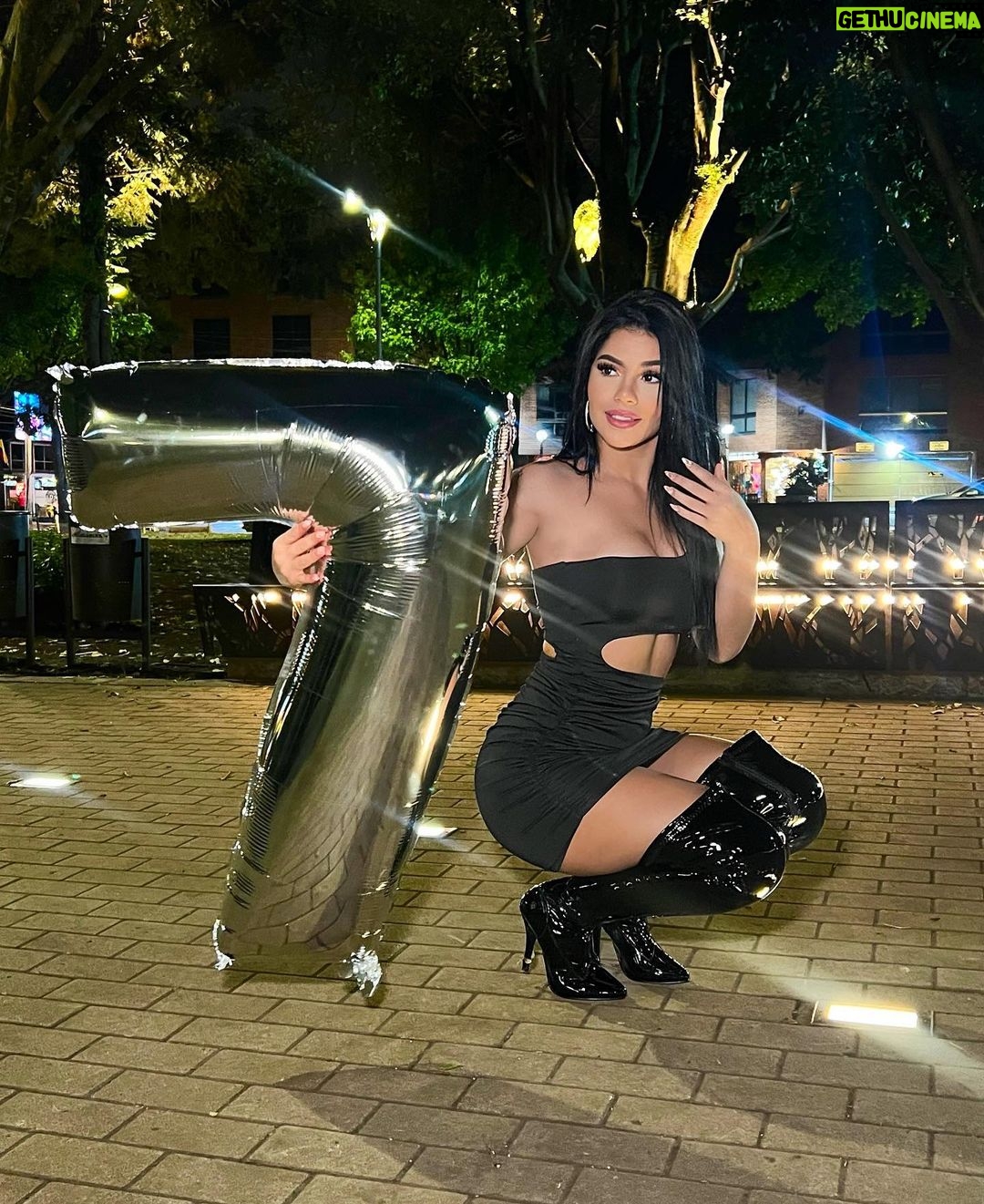 Mariana Ávila - 163.9K Likes - 7 MILLONEESSSS DE SUSCRIPTORES!!! 😍😍😍😍 gracias gracias gracias!!!! Y NUEVO VIDEO EN EL CANAL😍😍😍
