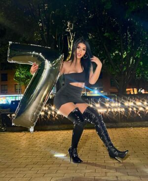 Mariana Ávila Instagram - 7 MILLONEESSSS DE SUSCRIPTORES!!! 😍😍😍😍 gracias gracias gracias!!!! Y NUEVO VIDEO EN EL CANAL😍😍😍