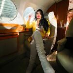 Mariana Ávila Instagram – Les subí todo lo qué pasó en el detrás de cámaras de mi videoclip! Está en mi canal, ve y comenta tu parte fav! (Sufrí mucho con los zapatos, me caí y demás…..) En Mi Jet Privado