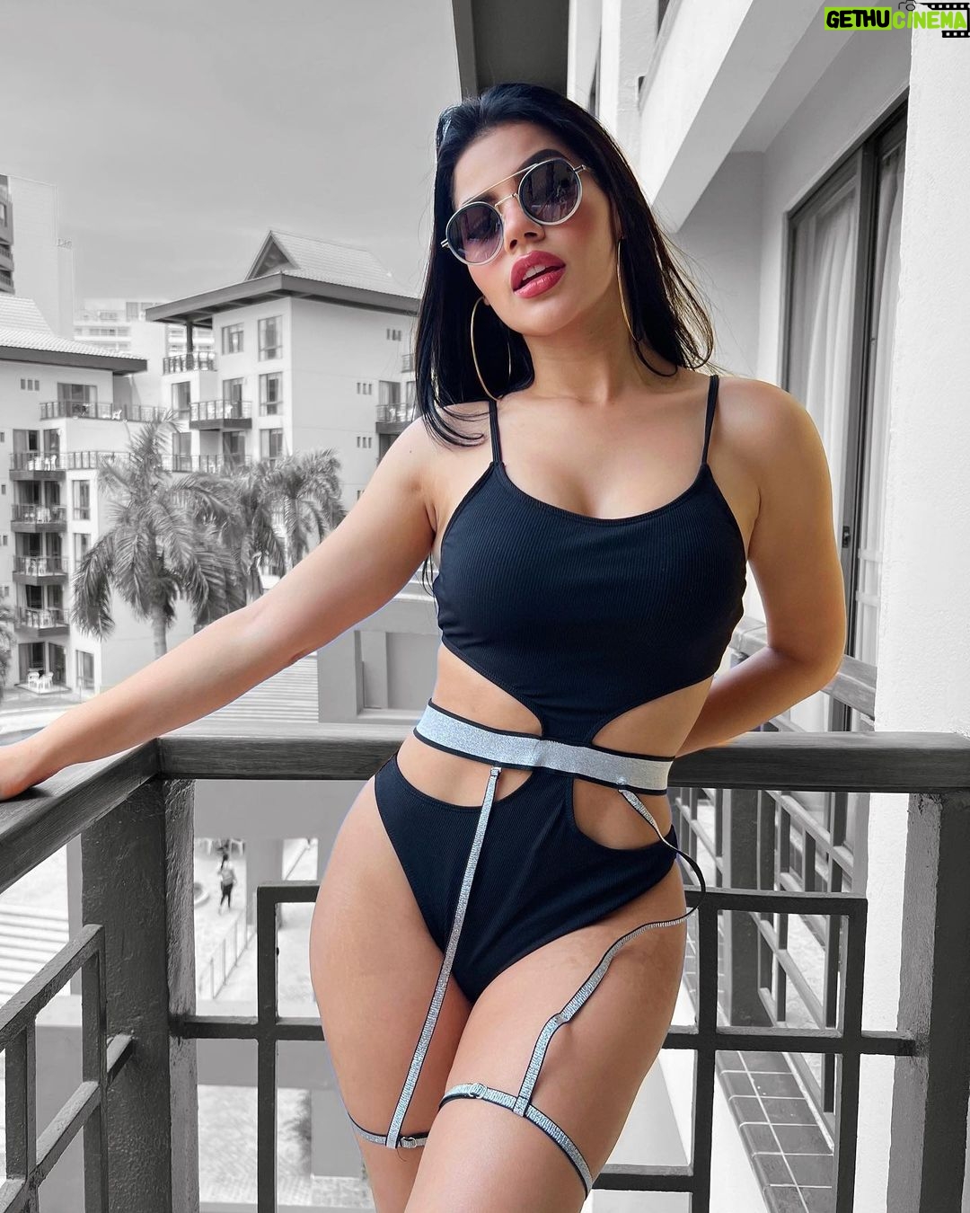 Mariana Ávila - 160.8K Likes - Nuevo video en YouTube! Modelando bikinis 🔥🔥🔥🤫🤫🤫