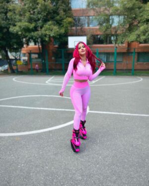 Mariana Ávila Instagram - Cualquiera cree que soy súperfit.