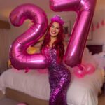 Mariana Ávila Instagram - Cómo es que estoy cumpliendo 27 si yo tengo 19? No entiendo. 🤦🏻‍♀️ jajajajaj gracias por toooooodo su amor!!!!! 😍😍😍😍😍😍😍 y tenemos nuevo video en el canal! Caracas
