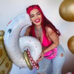 Mariana Ávila Instagram - ¡6 MILLONES EN YOUTUBE! Los amo mucho, gracias por cada abrazo que me dan cuando los veo, por cada mensaje, cada edit, cada meme, cada recopilación de videos, cada dibujo… ustedes son los mejores del mundo! Ojalá este sea el comienzo de muchas cosas hermosas que viviremos juntos. 6M DE SONRISAS! 😍💕 Venezuela