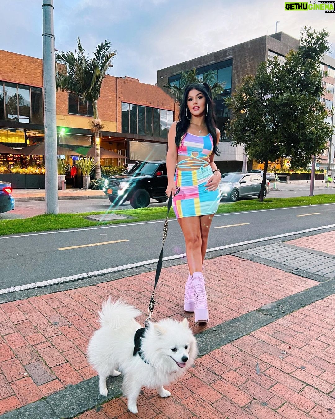 Mariana Ávila Instagram - Hoy habrá nuevo video en mi canal! TODOS LOS SÁBADOS HABRÁ VIDEO, y entre semana también (siempre pendiente porque aviso por aquí) Bogotá, Colombia