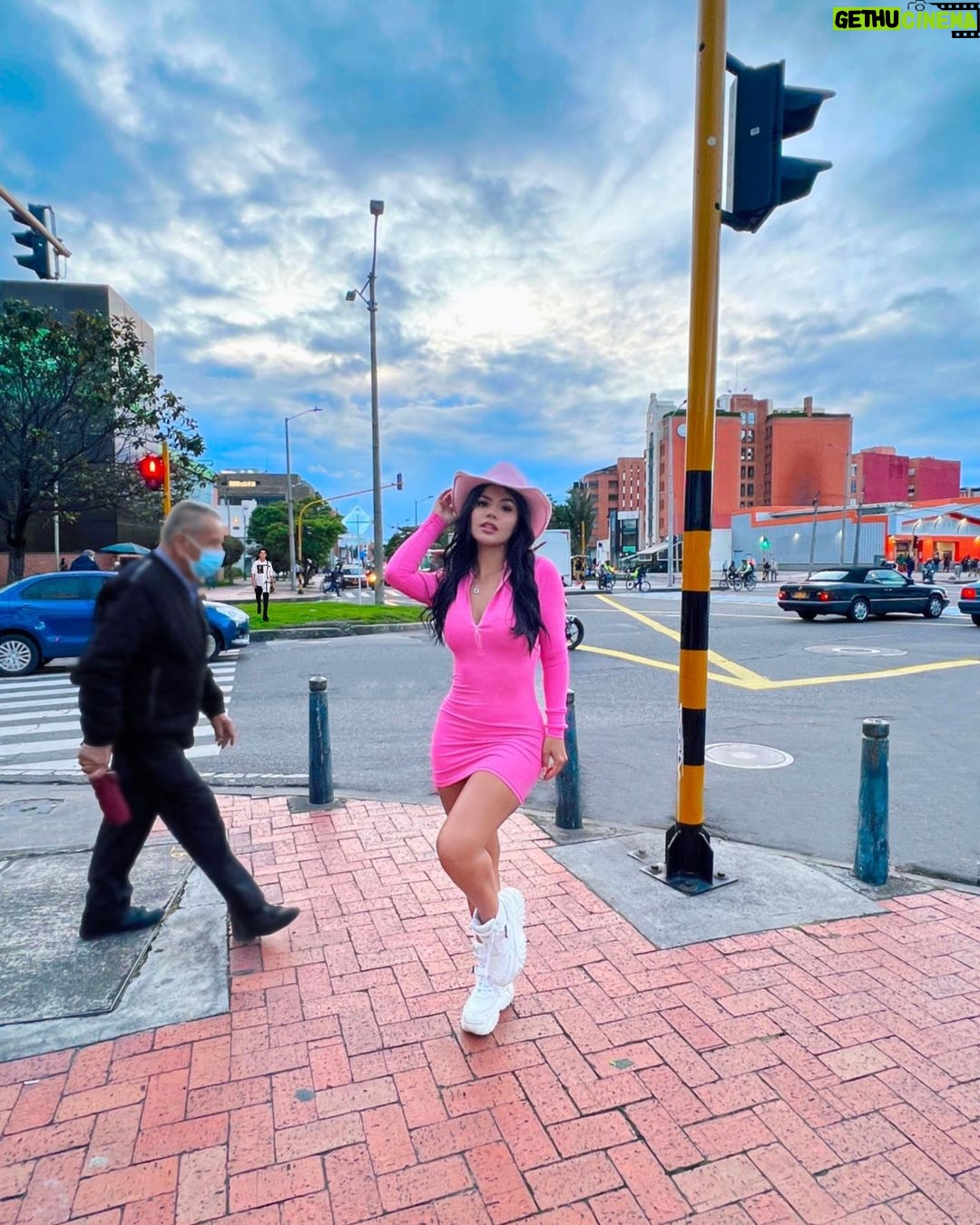 Mariana Ávila Instagram - La vaquerita en la ciudad 🏙 Bogotá, Colombia