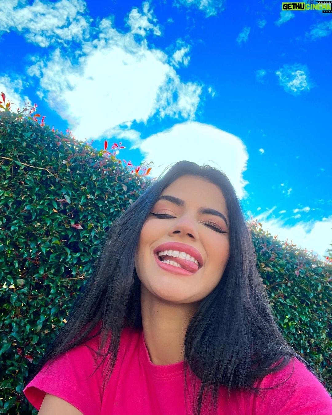 Mariana Ávila Instagram - Hoy no llovió tanto en Bogotá y eso me hace feliz😍 cielito azul lindo Bogotá, Colombia