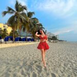 Mariana Ávila Instagram - Me encanta mi conjunto rojo de pepas ❤️ Santa Marta, Colombia