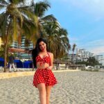 Mariana Ávila Instagram – Me encanta mi conjunto rojo de pepas ❤️ Santa Marta, Colombia