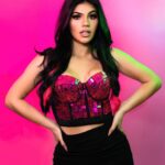 Mariana Ávila Instagram - Tu pelinegra favorita regresó👸🏻! 📸: @yamitaventurero