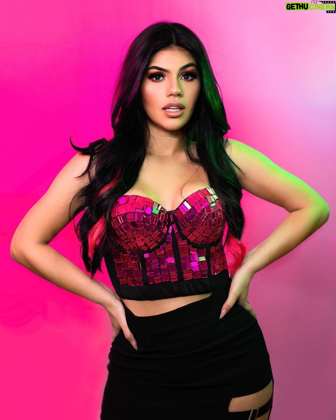 Mariana Ávila - 183.2K Likes - Tu pelinegra favorita regresó👸🏻!
📸: @yamitaventurero