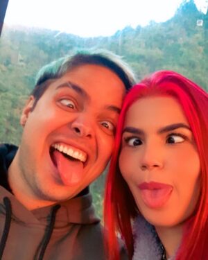 Mariana Ávila Instagram - Y llevarte a la cima del cielo🎶