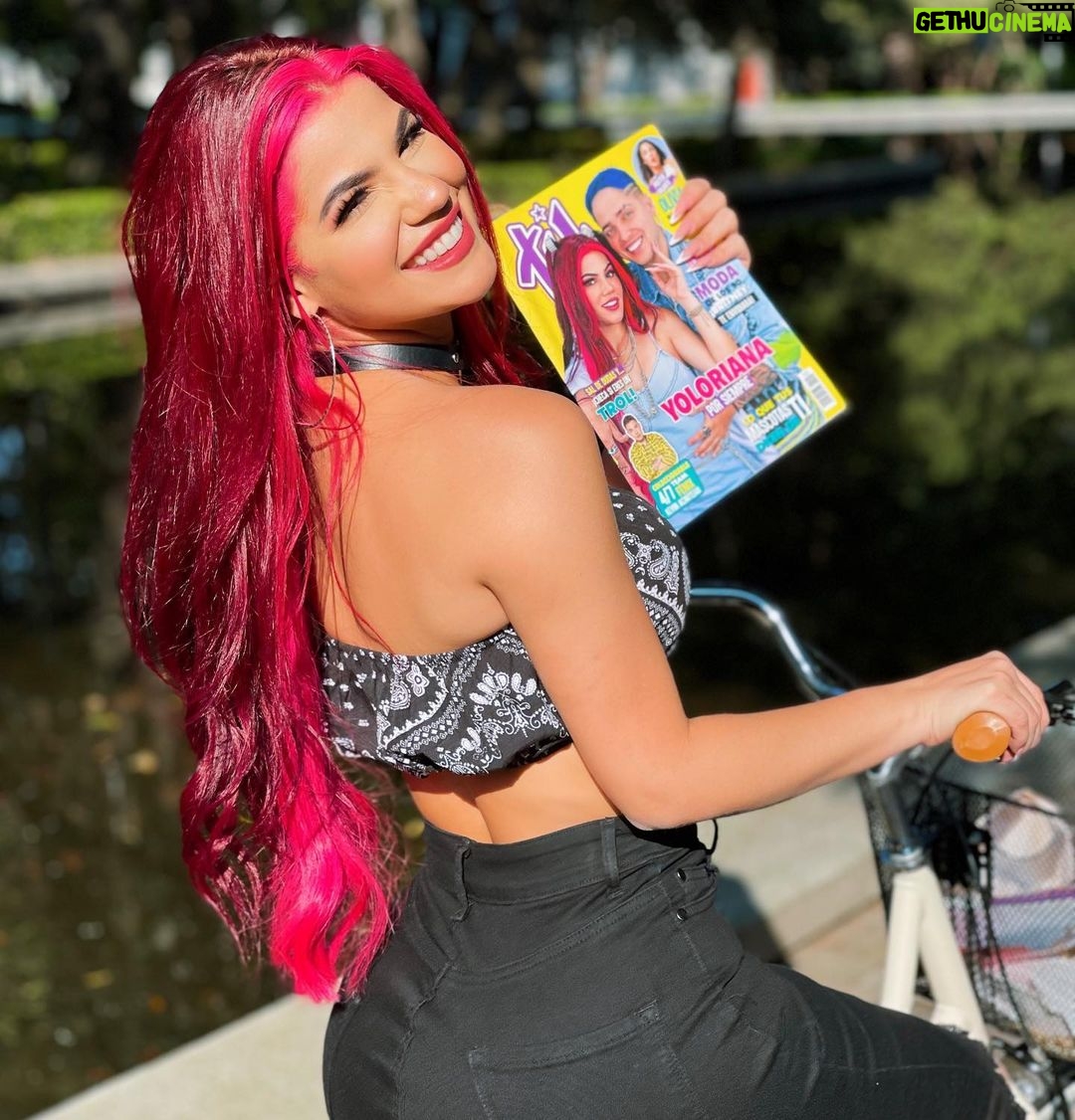 Mariana Ávila - 204.1K Likes - Un día en bici por México ♥️ y ustedes me regalaron la revista tú que somos portada😻🤩