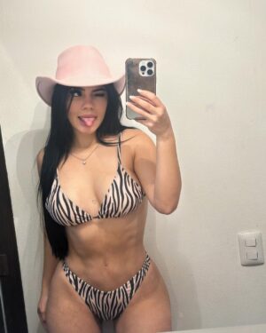 Mariana Ávila Instagram - Perdonen, les debo el ombligo ✨🥺