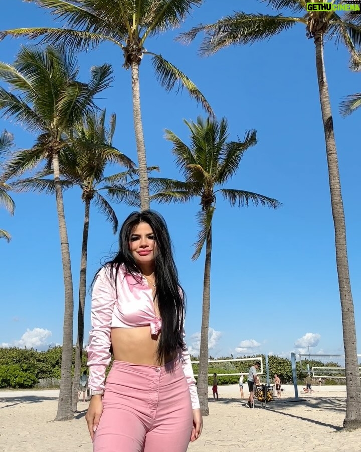 Mariana Ávila Instagram - Holaaaaa Miamiiiiii! *voz de Shakira* 💃🇺🇸 Miami, Florida
