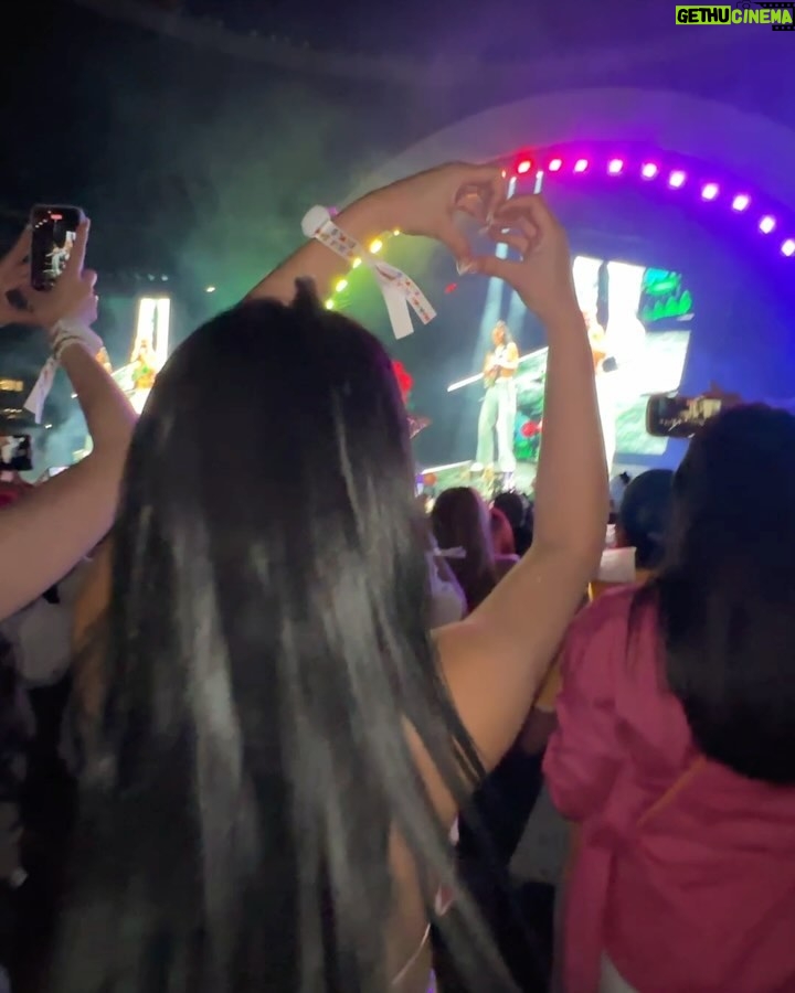 Mariana Γvila Instagram - Ayer todas fuimos bichotas β¨ππ
que show tan lindo de @karolg π§ββοΈ Mexico City, Mexico