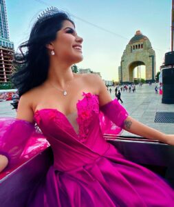 Mariana Ávila Instagram - No había podido celebrar mis 15 (millones en YouTube) como Dios manda, y hoy cumplí dos sueños, tener mi fiesta de 15 años que jamás tuve y celebrar este éxito tan grande! Miles y miles de gracias a todos los que se suscriben, a los que apoyan, comparten y están presente en cada etapa de mi vida. Los amo y siempre los llevo en mi corazón 💕🎀👸🏻 Mexico City, Mexico