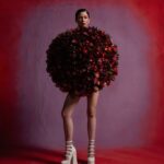 Mariana Di Girolamo Instagram – Jardín Rojo en @galiocl 🥀
“Un jardín rojo que brota en la tierra frágil y fértil de la imaginación, donde el paisaje no está afuera, sino adentro y sobre quien lo transita. Flores que forman figuras misteriosas y movimientos que dibujan colores que no existen. Simplemente la belleza de lo que imaginamos.”

Créditos:
Protagonista: Mariana Di Girolamo @marianadigirolamo
Fotografía: Valentina Corral @valentinacorralsilva
Diseño floral: Cami Espinosa @camilaespinosa_flores
Dirección de Arte y Estilismo: Valentina Corral 
Makeup:  Lydia Martin @lydiasabet
Realización fondo: Arte Ciento Once @artecientoonce
Producción: Tulio Turina @tulioturina
Agradecimientos vestuario: @fessiazapatos @arteagastudio @krishna_aguila
Agradecimiento especial: @claramunt_studios