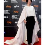 Mariana Di Girolamo Instagram – Que lindo fuiste San Sebastián @sansebastianfes , que experiencia loca hermosa! 
Me voy con la guatita llena y el corazón contento de haber compartido con gente tan creativa, talentosa, generosa. 
#LosImpactados de @lucia.puenzo sigue su camino…espero pronto la puedan ver! 

Gracias equipo maravilla que me acompañó estos días 🖤 
Look #carolinaherrera 
Beauty @chanel.beauty @ivangomez @veroluna.makeup 
Estilismo @_freddyalonso 
Amiga y confidente @constanzaportigliati