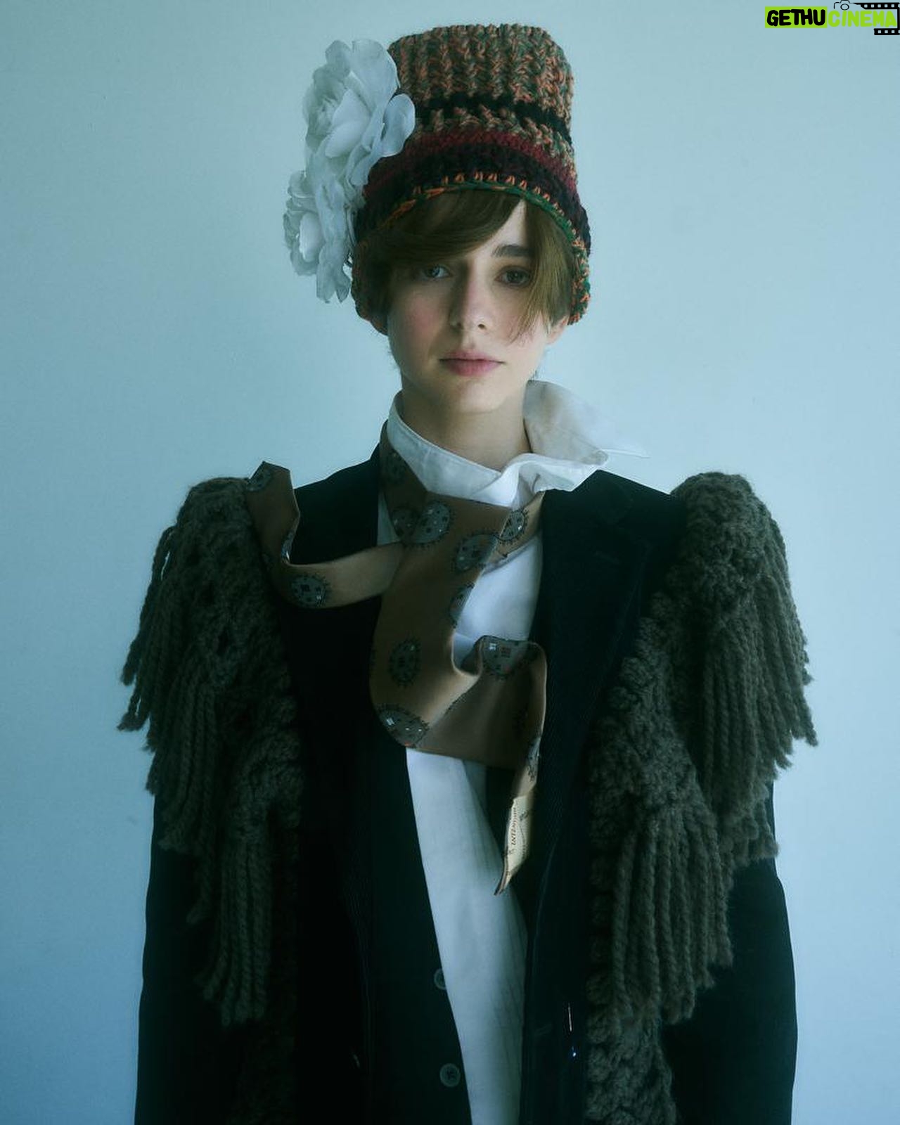 Mariana Di Girolamo Instagram - Tú te lo buscaste. Editorial para @monaco_handmade x @veritomonaco 🧶 Con @nsh0ck Foto @ffinat Makeup @veritomonaco @estudiogasicmonaco Pelo @jonaroja_s Styling @santo_herrera_ Diseño gráfico @franpolancov Vestuario @ceremonia_ @huaman.autor @burn.thecloset @hardcora2023 @talisma_joyas @pvtaperra