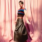 Mariana Di Girolamo Instagram - Para @jovivestuario con un equipo de mujeres hermoso. Fotografía @valpalavecino Styling @amandaych8 / @catafernandez2k Maquillaje @vanesaperez.m Joyas @m.ccsss Producción @anabellacristi / Asist @ladesastre