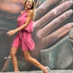 Mariana Fabbiani Instagram – Viernes de rosa 🩷 por @marebuenosaires & @rickysarkany
📿 @sanz_atelier
.
.
Mi team 🤍 @conradoereyra @natipelizzari_estudio @paodblanco @vic_v88
