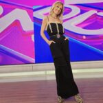 Mariana Fabbiani Instagram - Este lookazo con aires gauchescos me sorprendió! Me encanta el sutil guiño a la vestimenta tradicional pero con impronta actual. ¿Lo usarías? 😉 Look @w.ivana.ok / Zapatos @rickysarkany / Bijou @mechugaray Mi team de siempre 🤍 @conradoereyra @natipelizzari_estudio @mechugaray @paodblanco