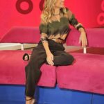 Mariana Fabbiani Instagram - Algunos secretos no se pueden contar al aire porque vamos presas!! 🤭🤭🤭 ¿A ver si adivinan de qué estábamos hablando? 🤪🤪🤪 Entre otras cosas de mi look… 😀 @partemiaoficial @natcecchinato . . Mi team 🤍 @conradoereyra @natipelizzari_estudio @paodblanco @vic_v88