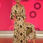 Mariana Fabbiani Instagram - Hoy me puse este vestido estilo camisero, super cómodo y elegante 💅🏽 Además, pude regular la apertura de la falda para que se vean mis botas 👢¿Te gustó? Contame! Look @paulacahendanversoficial @natcecchinato . . Mi team 🤍 @conradoereyra @natipelizzari_estudio @paodblanco @vic_v88