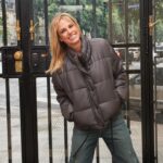 Mariana Fabbiani Instagram - Preparadísima para enfrentar este día lluvioso con una campera versátil y canchera de @senzanome.ok 😎 ¡Los colores neutrales como negro y gris siempre te salvan de la indecisión! 🖤