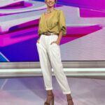 Mariana Fabbiani Instagram - Mi look de ayer 🤍 Total look por @cibeles . . Mi team de siempre 🙌🏻 @conradoereyra @natipelizzari_estudio @justmechu @paodblanco