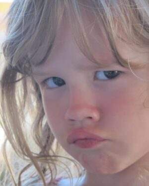 Mariana Fabbiani Instagram - Felices 14 mi hermosa Matilda!! 🥳🤩 Qué mágico verte crecer tan fuerte y tan sabia. Llenás de luz y alegría todo lo que te rodea. En este camino hermoso de convertirme en mamá sos la mejor maestra que podía soñar ❤️ Ya sabés, siempre libre mi amor, alzando la voz cuando haga falta y buscando la felicidad. Te amo!!!! ✨💕♾️