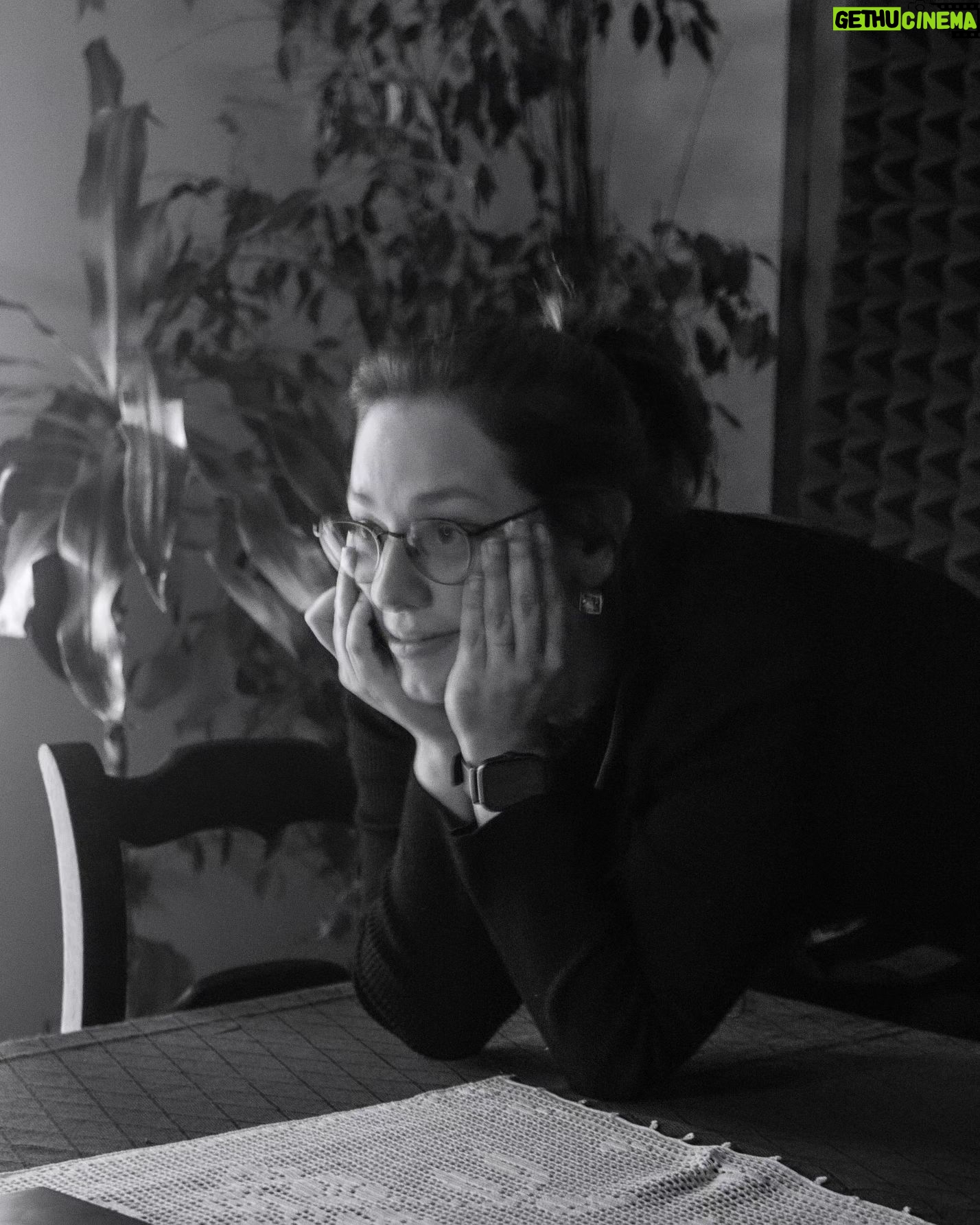 Mariana Monteiro - 3 Likes - " A Lição de Inglês"
Uma adaptação do conto de Maria Olinda Braga por @eduarda_laia_ , realizado pela talentosa @veracasaca, brevemente na @rtppt .
Obrigada @teresa_tavares pela parceria e claro, pela lição de Inglês. 😉
Independentemente de ser um projecto mais longo ou mais curto, fico sempre com uma espécie de ressaca emocional quando termina.
Talvez seja a minha nostalgia, sobre os finais de alguma coisa.
Registos📷 por @filipeferraria
@marginalfilmesportugal
Obrigada a TODA a equipa pela entreajuda e valentia de vivermos por uns dias a vida ao contrário( horário nocturno), em prol da ficção.
@manuelpbarros You rock!
Continuamos a gostar muito de ti, carago.💫
#cinema #cinemaportugues