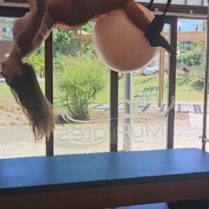 Mariana Monteiro Instagram - Pilates de máquinas tem sido uma descoberta maravilhosa para a minha consciência corporal, para desacelerar e perceber com paciência, a exigência de cada movimento.
Excelente também para aumentar foco e coordenação.
Alonga corpo e mente❤️‍🔥.
Uma nova modalidade que não quero mais que saia da minha rotina.
Fica a dica😉
#mindandbody
#keepmoving