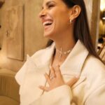Mariana Monteiro Instagram - About last night 🌙 Uma noite de convívio entre mulheres que admiro e um quiz para descobrir que sou "Musa" @schiaparelli: Gostei! Gostei também do discurso dado pela @mariamfpimentel , onde reforçou que o melhor truque de beleza é mesmo a confiança que temos e desenvolvemos em nós. Quem está de acordo ? É tudo uma questão de atitude! Glam: @hugofreitas.hairmake Look: @dinashaker @beatrizjardinha @dianarconceicao @mais.que.uma 📷 @joaomcatarino_