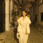 Mariana Monteiro Instagram - About last night 🌙 Uma noite de convívio entre mulheres que admiro e um quiz para descobrir que sou "Musa" @schiaparelli: Gostei! Gostei também do discurso dado pela @mariamfpimentel , onde reforçou que o melhor truque de beleza é mesmo a confiança que temos e desenvolvemos em nós. Quem está de acordo ? É tudo uma questão de atitude! Glam: @hugofreitas.hairmake Look: @dinashaker @beatrizjardinha @dianarconceicao @mais.que.uma 📷 @joaomcatarino_