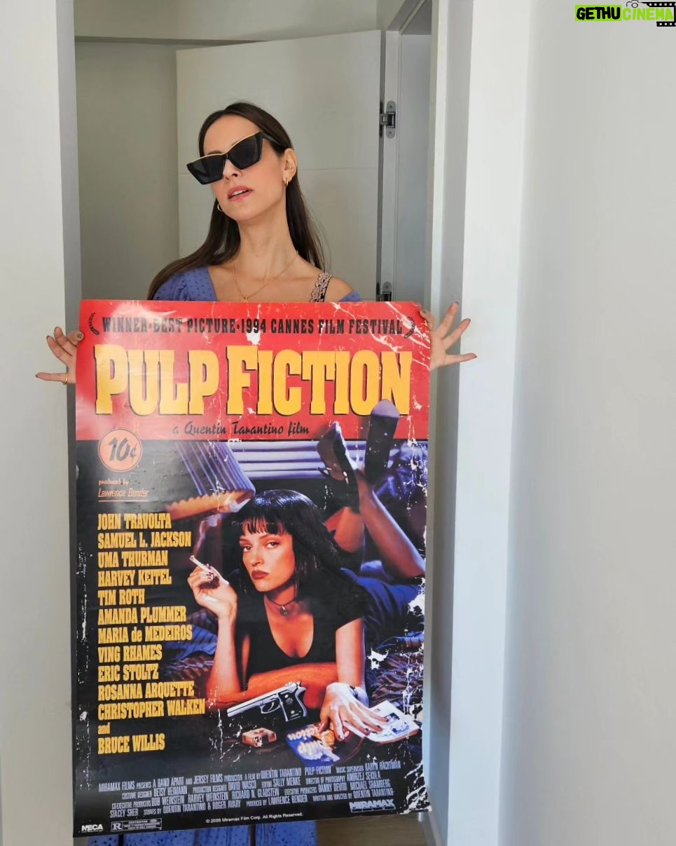 Mariana Monteiro - 3 Likes - Uff ...Abril mudanças Mil!!
Estudar, Mudar de Casa,Ensaiar, ir ao Cinema e ao Teatro- tudo entre caixas e mais caixas.
Reconhecer a sorte que tenho na minha rede de apoio, assim como o esforço que também exige colocar-me em tantas frentes ( e ainda não sou mãe, bem sei😅).
Mudar é desapegar, transformar o antigo em novo e a oportunidade de alterar a narrativa que vamos tendo connosco.
Estamos sempre a tempo de criar uma nova história que esteja cada vez mais alinhada com aquilo em que acreditamos.
Tenho a mania que sou a " miss independent "mas também gosto e Muito de colo! Além disso super-homens ou super-mulheres? Só na ficção🎥.
Em relação a mudanças?
Venham elas✨️✨️💃
P.s com a casa é que preciso ter calma agora😅
#keepmoving #bettertogether