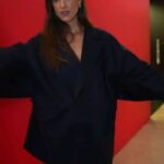 Mariana Monteiro Instagram - Nem sempre sigo muitas das tendências de moda, mas adoro ver e apoiar a criação nacional❤️‍🔥 A moda para mim, mais do que uma tendência, é uma forma de expressão muito individual, que revela a nossa personalidade e forma de estar na vida. Por isso, gosto de a usar para me exprimir de forma criativa e livre. Who's with me? And who follows the trend? @lisboafashionweek #modalisboaforgood 📷 @luismoreira.lm