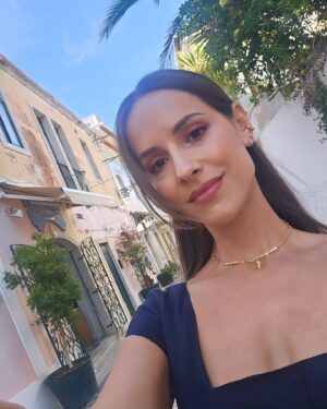Mariana Monteiro Instagram - Final de Tarde para celebrar moda e amizades.
Um brinde à @categouveia que lançou a segunda colecção da sua marca @pura_slowliving e um brinde à @mafaldamotalves  que fez anos na sexta e é uma stylist de mão cheia.
No fundo uma tarde e um jantar com amigas que são colo e fonte de inspiração.

Quero Bis✔️

A amizade não é das melhores coisas da vida?

P.s falta uma foto nossa cate