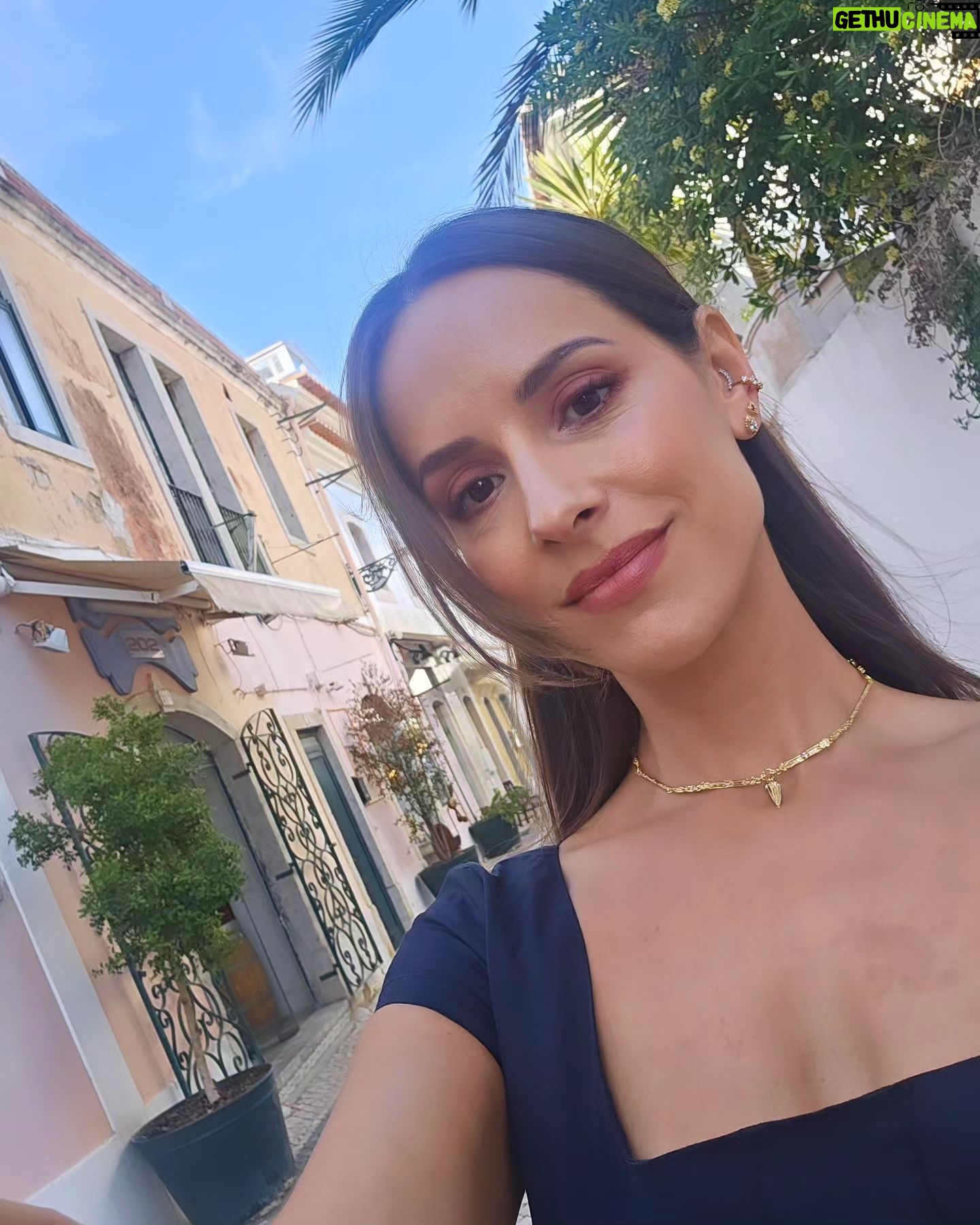 Mariana Monteiro - 3 Likes - Final de Tarde para celebrar moda e amizades.
Um brinde à @categouveia que lançou a segunda colecção da sua marca @pura_slowliving e um brinde à @mafaldamotalves que fez anos na sexta e é uma stylist de mão cheia.
No fundo uma tarde e um jantar com amigas que são colo e fonte de inspiração.
Quero Bis✔️
A amizade não é das melhores coisas da vida?
P.s falta uma foto nossa cate