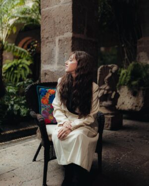 Mariana Treviño Instagram - Días de promoción :) 💫✨🤍

#elsabordelanavidad 🍒
#ventanarosa
@thelemonstudios 
@vix 

@claudiepierlot 
@cosstores 
@granvia.mx 
@philipppleinofficial
Styling @josepe_luis
Makeup @ger.parra 
Peinado: @lisallende