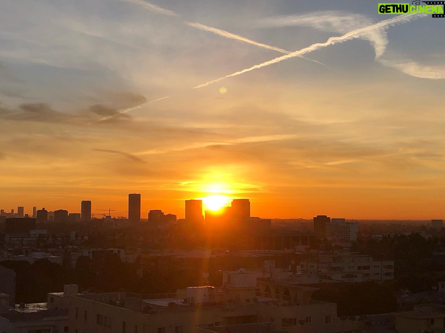 Mariana Treviño Instagram - Sun in the sky 🔥🔱 Los Ángeles