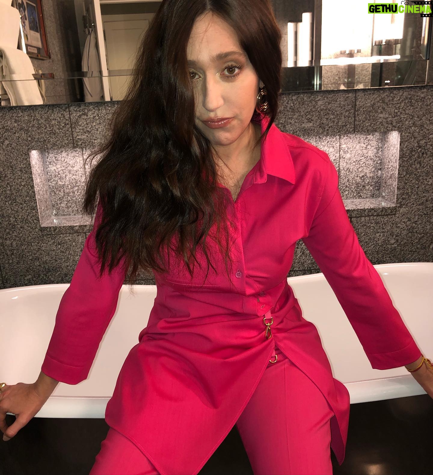 Mariana Treviño - 29.6K Likes - Behind the scenes
Back in New in York! 💖🏙
For @amancalledotto 💅🏻
@jeanannwilliams
@jacquemus
@tina_turnbow using @dior
@seijinyc