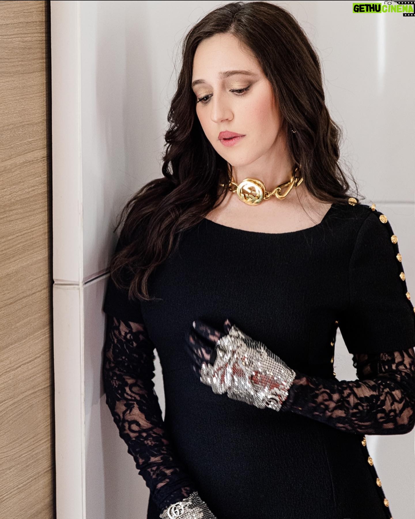Mariana Treviño - 66.3K Likes - I could have my Gucci on 🎶✌️😜
PR: @makeitprensa ✨
Estilismo: @rodrigoaalcantara @gucci ✨
Accesorios: @bvlgari ✨
Maquillaje/Peinado: @leonelmakeup @hottoolslatam @mxoriflame✨
Fotografia: @eduardoraos 📸✨