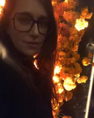 Mariana Treviño Instagram - Gracias por esta noche tan increíble✨
 @voguemexico 🌸@karlamartinezdesalas 🧡 

PR: @makeitprensa
Estilismo: @rodrigoaalcantara @alfredomartinez_brand
Maquillaje/peinado: @leonelmakeup @hottoolslatam @mxoriflame