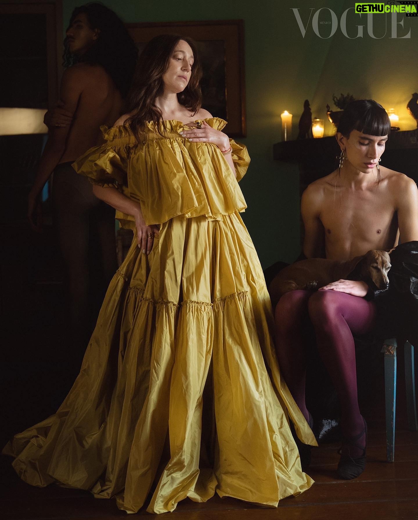 Mariana Treviño - 12.9K Likes - Gracias @voguemexico por el espacio y la maravillosa entrevista, fue un placer,muchas gracias 💕✨
Feliz año a todos 💐
@voguemxico
Head of Editorial Content: @karlamartinezdesalas❤️
PR: @makeitprensa
Entrevista:@karina_ulloa
Fotografía: @mauricio_sierra_
Estilismo: @devhershey
Peinado: @octavioleon
Maquillaje: @gusbortolotti