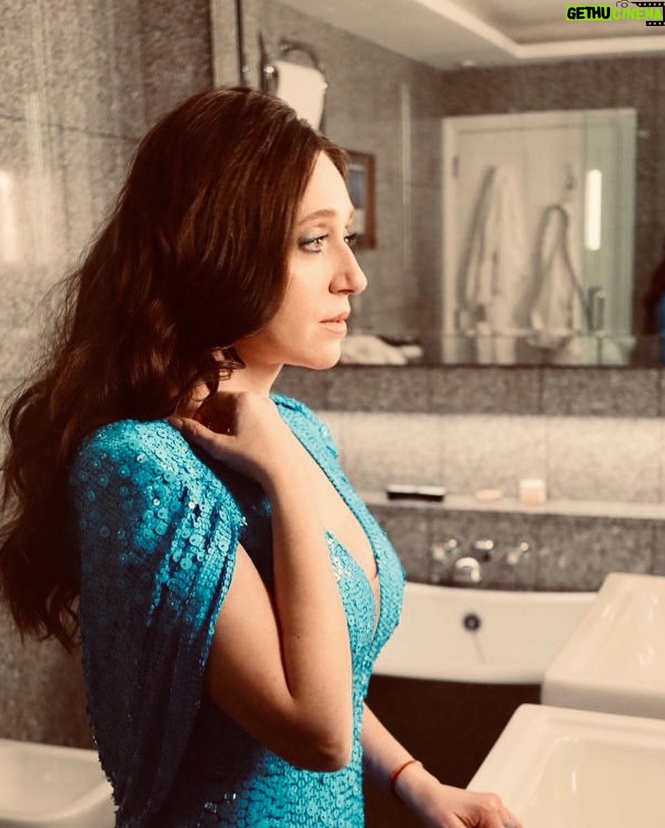 Mariana Treviño - 35.2K Likes - New York
state of mine 💙✨
By TINA 💘
Makeup: @tina_turnbow using @dior
Hair: @seijinyc
Styling: @jeanannwilliams
🧜♀️ : @jennypackham
@amancalledotto 🔥
#premierbluesandhues