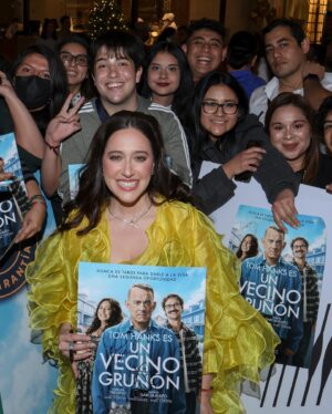 Mariana Treviño Instagram - 💛 Premier en Mexico de @amancalledotto :) gracias Sony por la gran noche, alegre y emotiva! 👏🏻💝 gracias a Marc y a Renee por venir a nuestro amado país a convivir con amigos y celebrar desde aquí nuestra hermosa pelicula 💞gracias a toda la prensa por su interés y cariño siempre 😘🙏✨
En cines el 25 de Diciembre ☃️💕
#unvecinogruñón ✨
@sony ✨
@sonypicturesmx ✨
@amancalledotto ✨

PR: @makeitprensa ✨
Fotografía: @eduardoraos✨
Estilismo: @rodrigoaalcantara✨
Look: @raquelorozcog✨
Joyeria: @bvlgari & @swarovski ✨
Maquillaje/peinado: @leonelmakeup @hottoolslatam @mxoriflame✨
