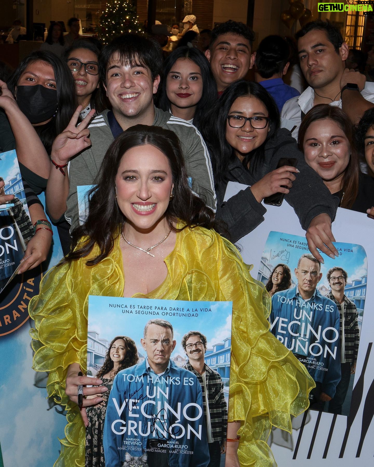 Mariana Treviño - 38.9K Likes - 💛 Premier en Mexico de @amancalledotto :) gracias Sony por la gran noche, alegre y emotiva! 👏🏻💝 gracias a Marc y a Renee por venir a nuestro amado país a convivir con amigos y celebrar desde aquí nuestra hermosa pelicula 💞gracias a toda la prensa por su interés y cariño siempre 😘🙏✨
En cines el 25 de Diciembre ☃️💕
#unvecinogruñón ✨
@sony ✨
@sonypicturesmx ✨
@amancalledotto ✨
PR: @makeitprensa ✨
Fotografía: @eduardoraos✨
Estilismo: @rodrigoaalcantara✨
Look: @raquelorozcog✨
Joyeria: @bvlgari & @swarovski ✨
Maquillaje/peinado: @leonelmakeup @hottoolslatam @mxoriflame✨